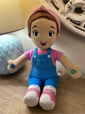 Ms. Rachel Plush Speak & Sing Doll - Pink Shirt & Blue Overalls